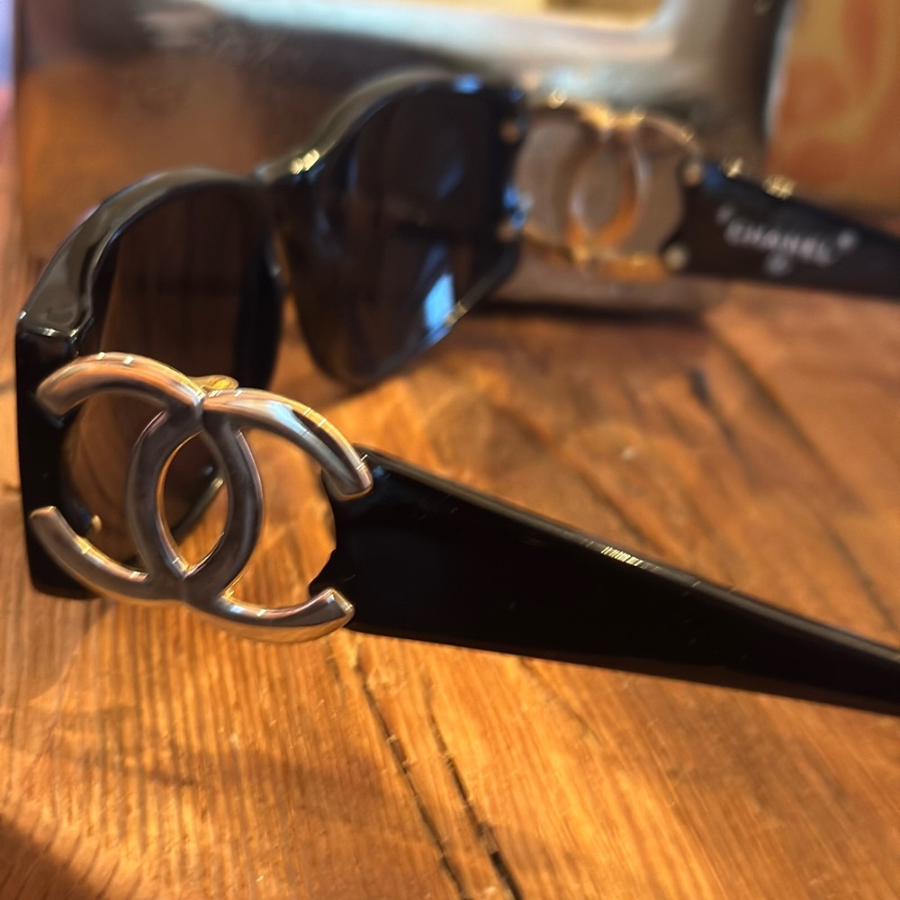 Vintage CHANEL Authentic Sunnies